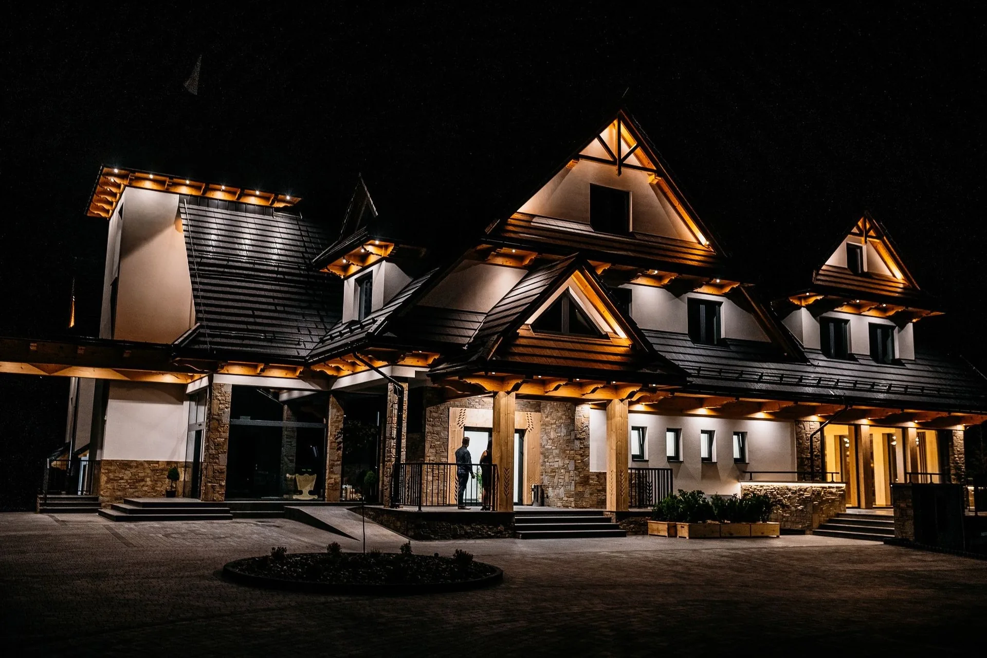 Hotel Złoty Kłos nocą